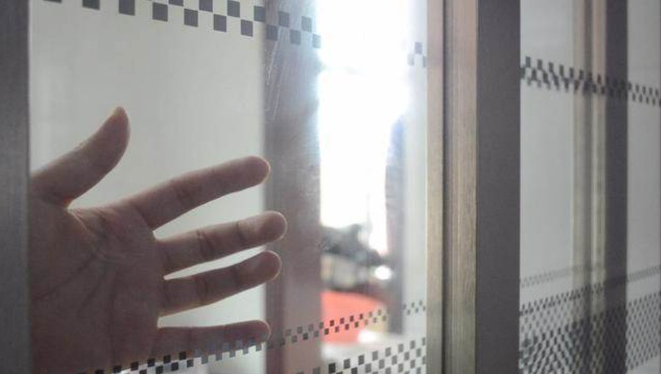 Mat kinh bep dinh dau kho lau? Mach ban meo don dep-Hinh-6