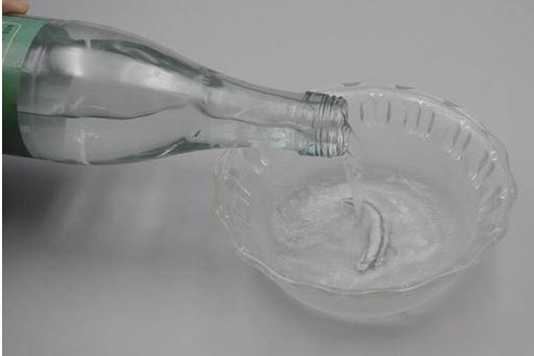 Mat kinh bep dinh dau kho lau? Mach ban meo don dep-Hinh-3