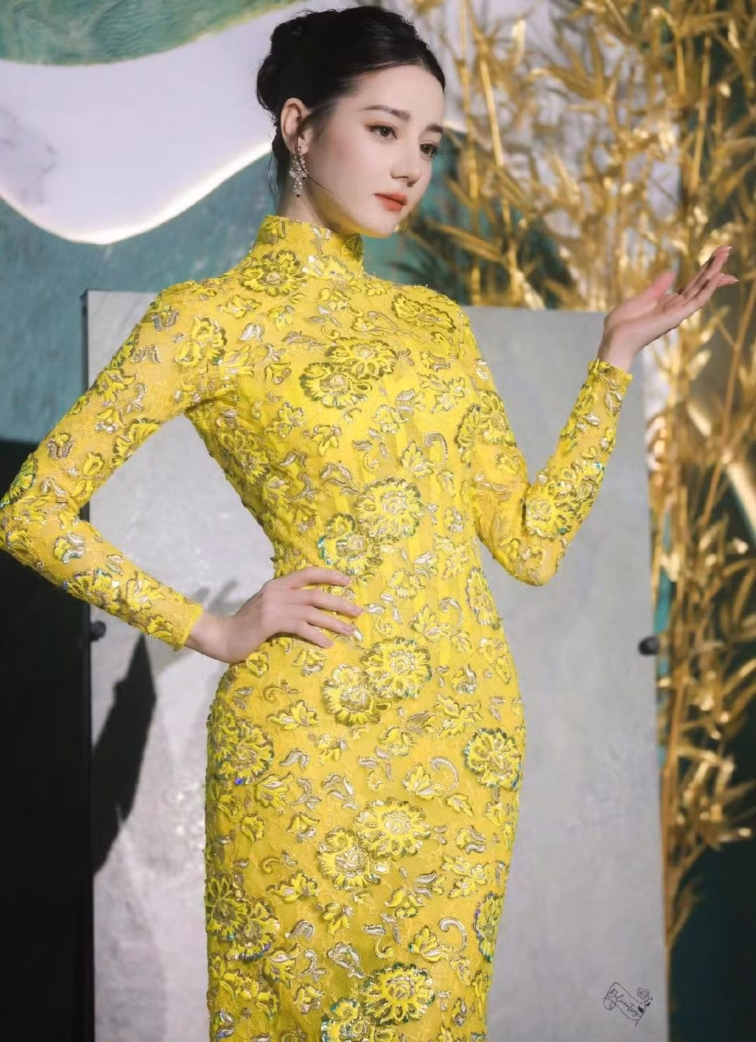 Hình ảnh chưa qua chỉnh sửa của Địch Lệ Nhiệt Ba cũng nhận được nhiều lời khen ngợi.