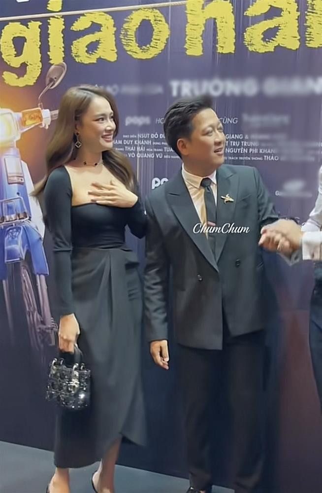 Nhiều người bày tỏ sự khen ngợi đến Nhã Phương vì sự cẩn thận mọi lúc của mẹ 1 con khi mặc đồ táo bạo.