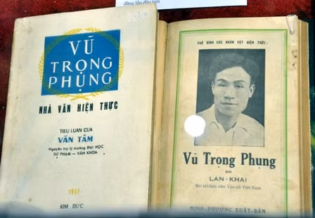Vũ Trọng Phụng viết các truyện ngắn như: Một cái chết, Bà lão lòa, Hai hộp xì gà, Chống nạng lên đường, Con người điêu trá… Ảnh: Viện Văn học.