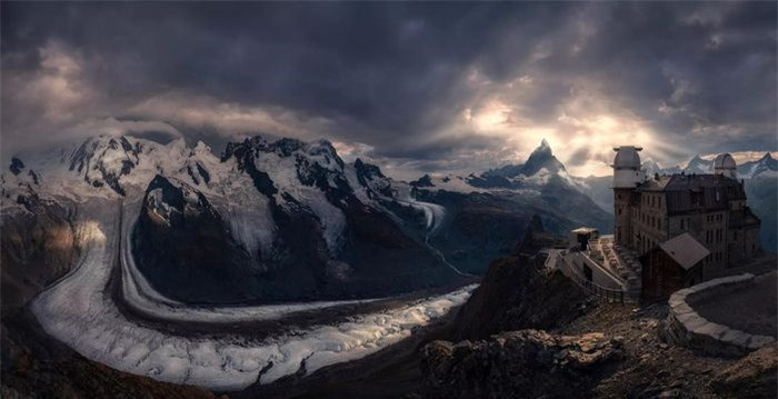 Bức ảnh tuyệt diệu đem về cho Andrea Zappia vị trí thứ 3 chung cuộc, mô tả khung cảnh của sông băng Gorner, gần Zermatt, Thụy Sĩ.