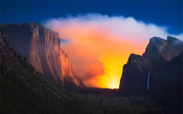 Nằm trong danh sách 101 ảnh vào chung cuộc, bức chụp công viên Yosemite (Mỹ) của Marcin Zajac cho thấy một "đám cháy kiểm soát" trong rừng.