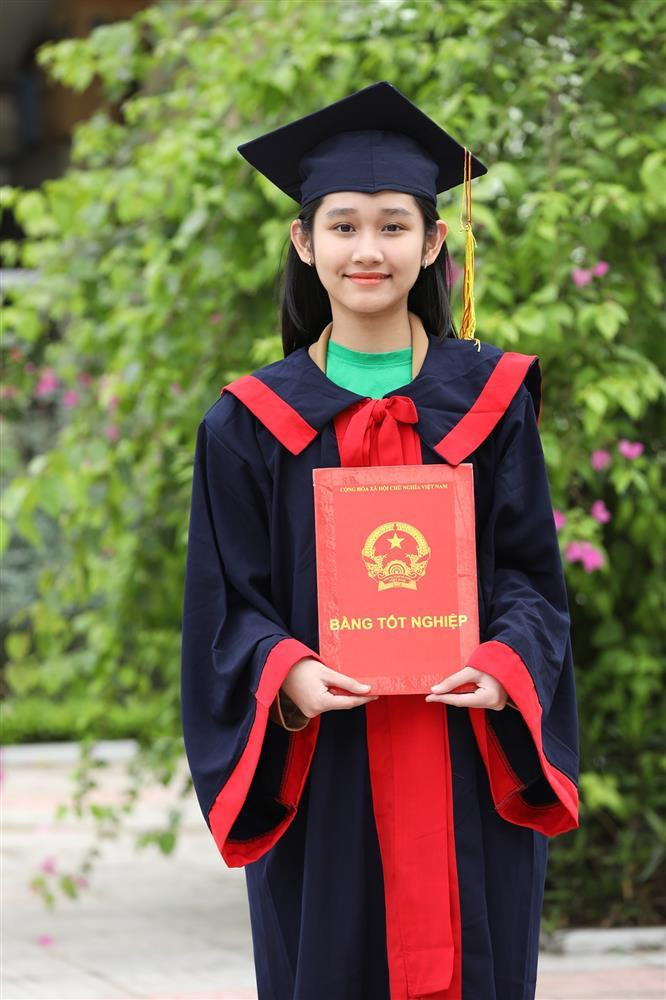 Con gai Minh Tiep gay xon xao vi qua giong Truc Anh 