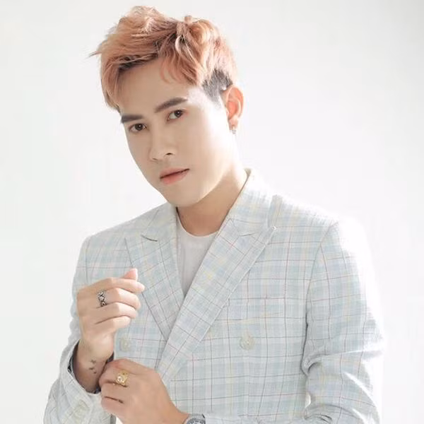 Thanh Hung buc xuc 'nhac si dao nhai', nhac truc tiep Son Tung?