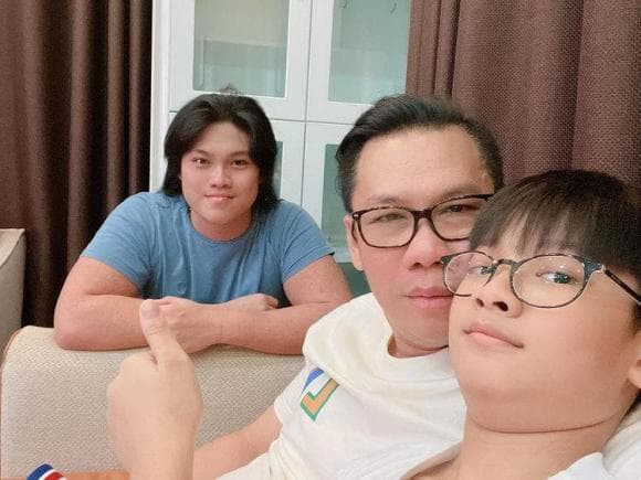 Chồng cũ Lệ Quyên mừng sinh nhật con trai cả - Hình 4 Chong cu Le Quyen mung sinh nhat con trai ca-Hinh-4