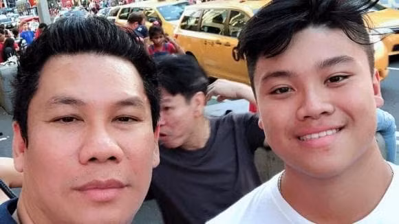 Chồng cũ Lệ Quyên mừng sinh nhật con trai cả - Hình 5 Chong cu Le Quyen mung sinh nhat con trai ca-Hinh-5