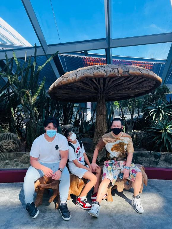 Chồng cũ Lệ Quyên mừng sinh nhật con trai cả - Hình 3 Chong cu Le Quyen mung sinh nhat con trai ca-Hinh-3