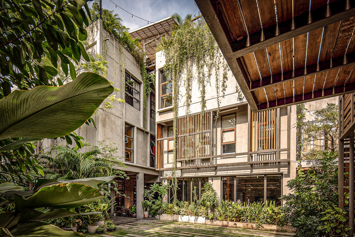 Do đó, 22 căn nhà phố trên 60 năm tuổi đã được biến thành nhà trọ rộng 700m2, spa và 2 phòng ở riêng và văn phòng với tổng diện tích sử dụng 1.100m2.