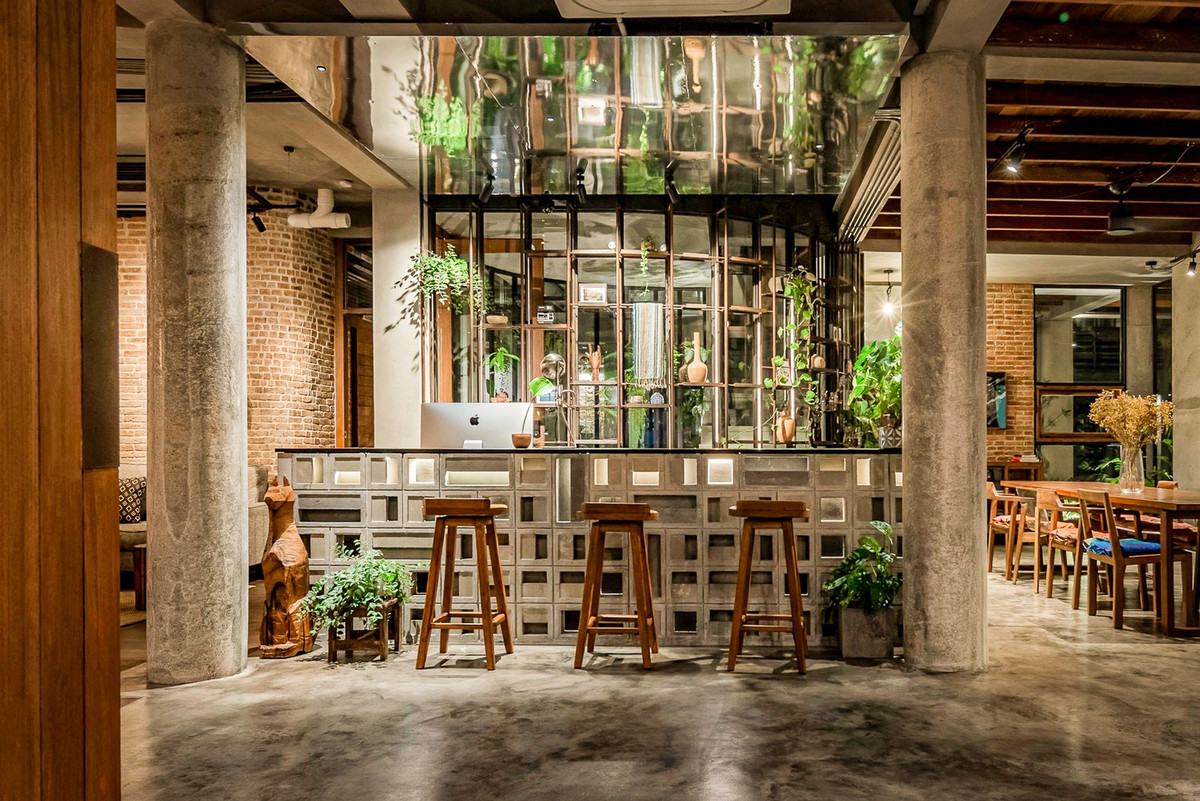 4 căn shophouse ban đầu đã được loại bỏ để tạo ra một tòa trung tâm giúp thông gió tốt hơn và bổ sung thêm kích thước cho các góc nhìn đa dạng có tầm nhìn xa hơn.