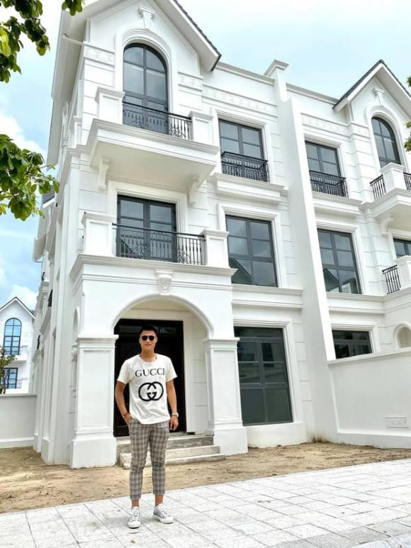 Vua tau them nha, ba xa Mac Hong Quan di nhan xe hop tien ty-Hinh-8