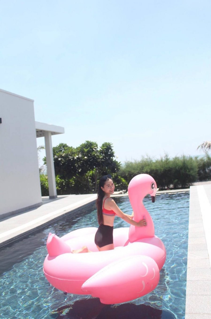 Lâm Vỹ Dạ và những lần hiếm hoi diện đồ gợi cảm - Hình 3 Lam Vy Da va nhung lan hiem hoi dien do goi cam-Hinh-3