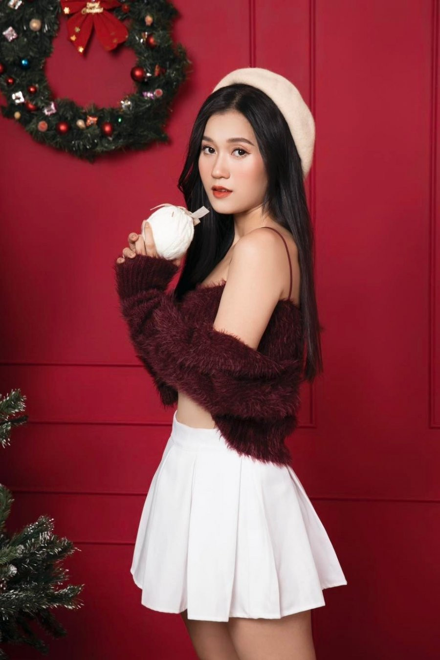 Lâm Vỹ Dạ và những lần hiếm hoi diện đồ gợi cảm - Hình 6 Lam Vy Da va nhung lan hiem hoi dien do goi cam-Hinh-6