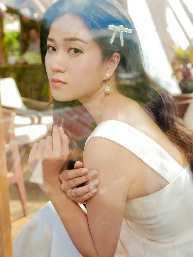 Lâm Vỹ Dạ và những lần hiếm hoi diện đồ gợi cảm - Hình 7 Lam Vy Da va nhung lan hiem hoi dien do goi cam-Hinh-7