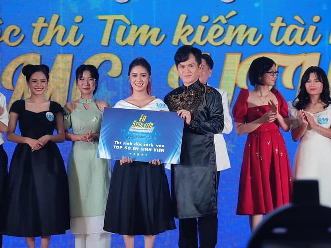 Đại học GTVT TPHCM tìm ra gương mặt tài năng MC - UTH mùa đầu - Hình 6 Dai hoc GTVT TPHCM tim ra guong mat tai nang MC - UTH mua dau-Hinh-6