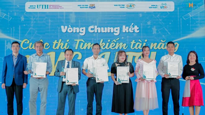 Đại học GTVT TPHCM tìm ra gương mặt tài năng MC - UTH mùa đầu - Hình 2 Dai hoc GTVT TPHCM tim ra guong mat tai nang MC - UTH mua dau-Hinh-2