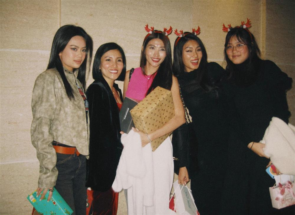 Thảo Nhi Lê, Quỳnh Châu cùng xuất hiện với nhà chồng tương lai - Hình 6 Thao Nhi Le, Quynh Chau cung xuat hien voi nha chong tuong lai-Hinh-6