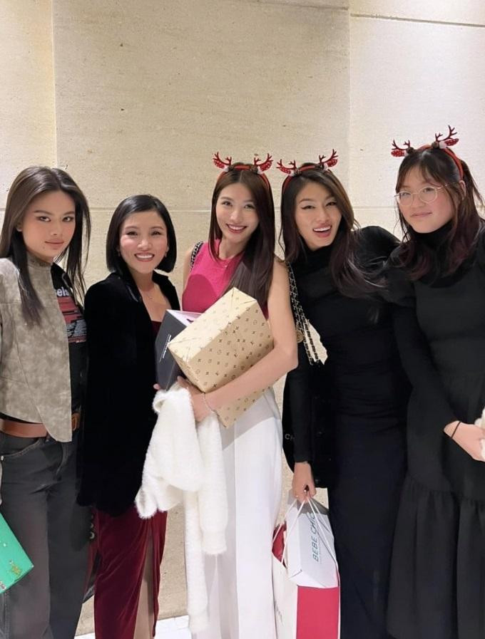 Thảo Nhi Lê, Quỳnh Châu cùng xuất hiện với nhà chồng tương lai - Hình 7 Thao Nhi Le, Quynh Chau cung xuat hien voi nha chong tuong lai-Hinh-7