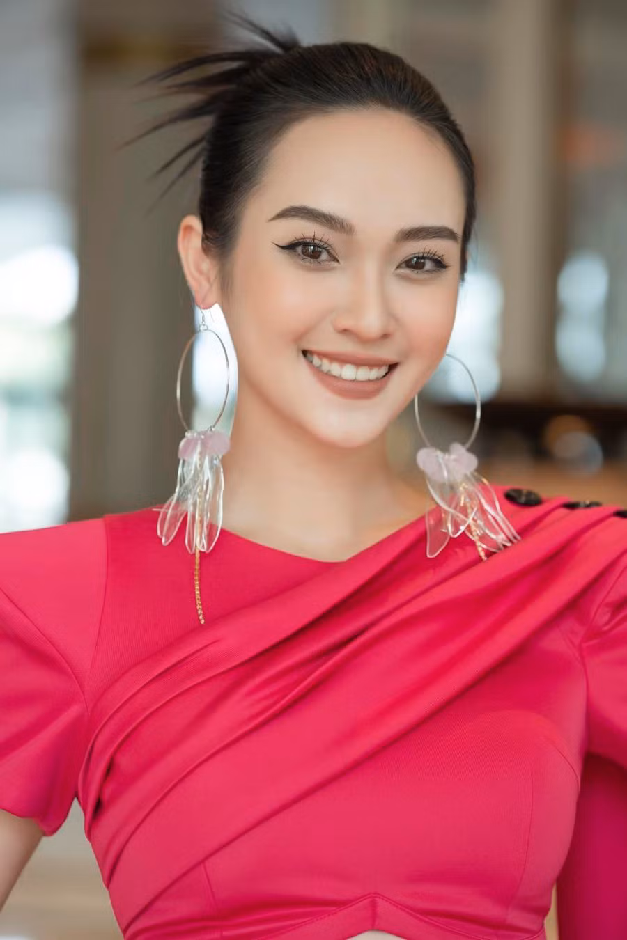 Trước khi nhận được chú ý từ cộng đồng sắc đẹp, Vũ Thuý Quỳnh từng được biết tới với vai trò người mẫu. Không những thế, cô từng là một trong những thí sinh nổi bật của đội hoa hậu Hương Giang trong chương trình Siêu mẫu Việt Nam.