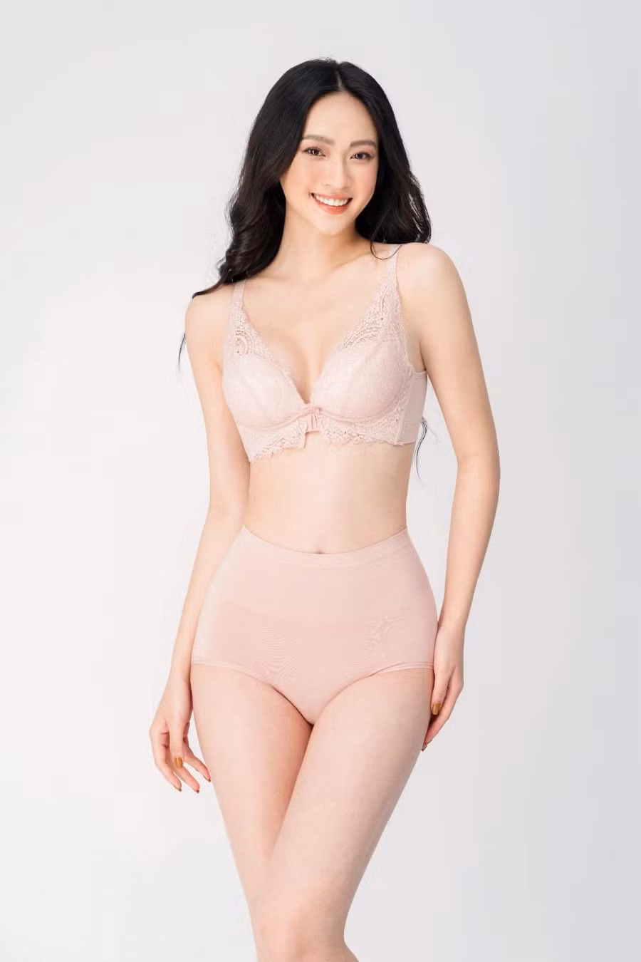 Được biết, cô gái miền Tây Bắc có chỉ số hình thể tốt khi cao 1,75m cùng số đo 3 vòng: 82 - 62 - 94cm. Với nhiều năm hoạt động nghề mẫu, Vũ Thuý Quỳnh có lợi thế nhất định khi đến với cuộc thi. Cô được nhận xét có sắc vóc sáng sân khấu, lan toả nguồn năng lượng tích cực tới những người xung quanh.