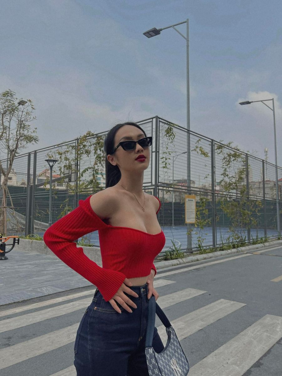 Nhan sắc ngày một thăng hạng, hoàn thiện của chân dài Điện Biên khiến người hâm mộ không thất vọng. Cô được nhiều người mạnh dạn đặt cược khi có khả năng cao chinh phục vương miện năm nay.