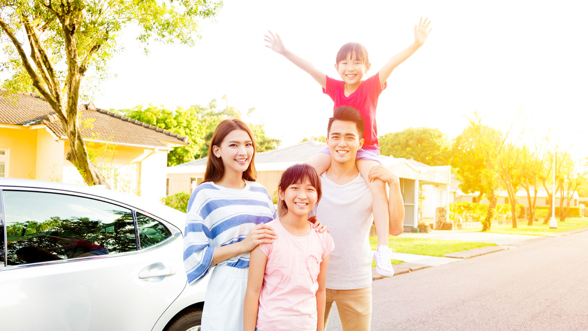 Nhà luôn có tiếng cười. Trong phong thủy nếu như một ngôi nhà mà luôn xuất hiện những tiếng cãi vã tiếng khóc là kêu than thì đó là một dấu hiệu không hề tốt đẹp. Những ngôi nhà như vậy sớm muốn cũng xảy ra ly tán hoặc lụi bại trong làm ăn kinh doanh.