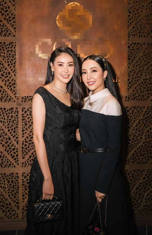 Linh Nga chuộng gu thời trang kín đáo, thanh lịch. Thân thiết với gia đình Hà Kiều Anh nên 'chim công làng múa' hiểu tính cách, sở thích của vợ chồng hoa hậu để sắp xếp buổi tiệc đúng ý nhân vật chính. Trên trang cá nhân, Hà Kiều Anh viết: "Chúng tôi đã có một tối ấm cúng, nhỏ xinh bên những người bạn yêu quý, được thưởng thức những món ăn đặc biệt, ở một nơi thật đẹp. Mọi thứ chỉn chu trên cả tuyệt vời. Cảm ơn hai em Linh Nga và Tuấn Moon".