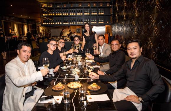 Hoa hậu Hà Kiều Anh tổ chức sinh nhật cho ông xã đại gia tại một nhà hàng sang trọng.