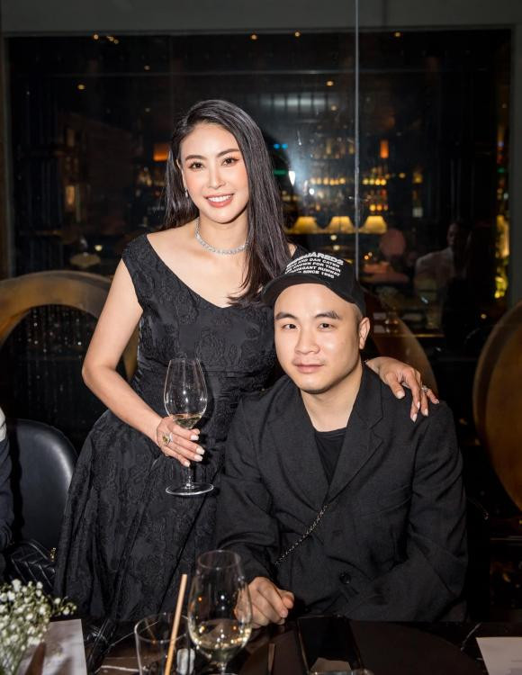 Nhà thiết kế Đỗ Mạnh Cường là khách mời trong tiệc sinh nhật chồng Hà Kiều Anh.