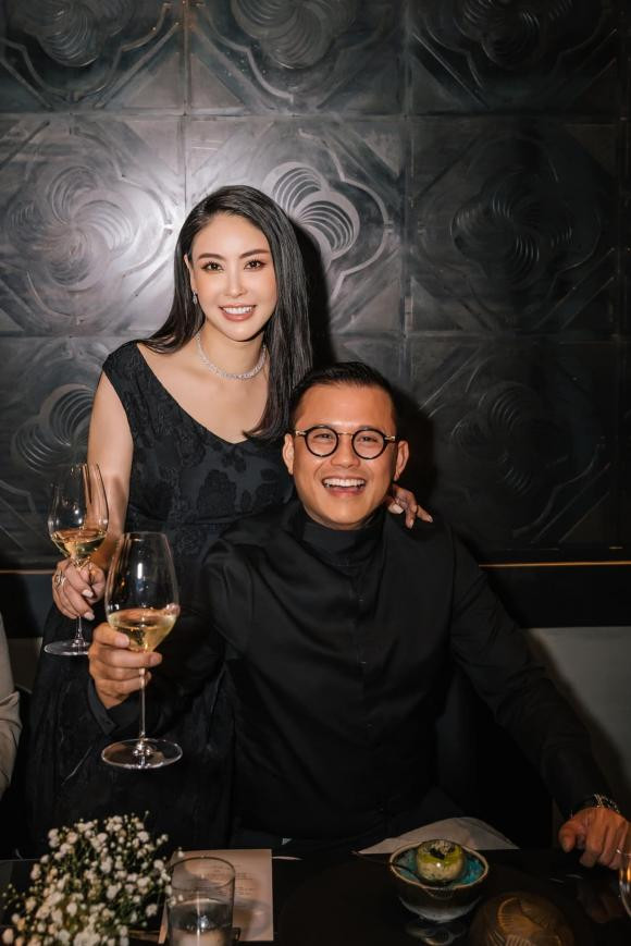 br/> Tối 27/2, Hoa hậu Hà Kiều Anh đã tổ chức sinh nhật cho ông xã đại gia - doanh nhân Huỳnh Trung Nam - đón tuổi 58 tại một nhà hàng sang trọng ở TP Hồ Chí Minh.