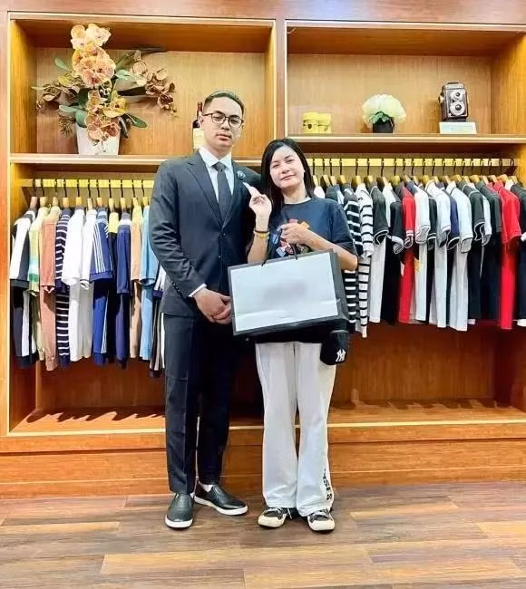 Dù bận rộn công việc, song Cát Phượng vẫn luôn dành thời gian quan tâm, chăm sóc con trai, là người bạn đồng hành cùng con trong cuộc sống.