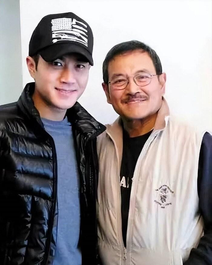 Duong Mich bi nha chong cu cam gap con?-Hinh-2