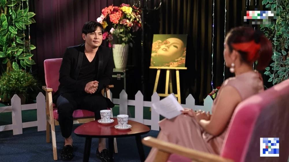 Ca si Lam Hung: 'Toi chuan bi di hat, me lay dao chat va-li'-Hinh-2