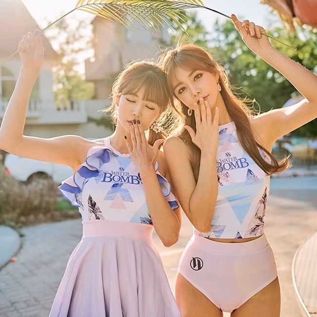 Gai xinh thoai mai lach luat ngam an mac tai le hoi bom nuoc-Hinh-14