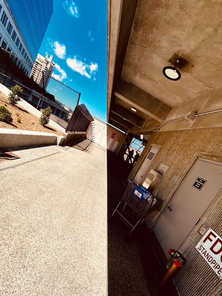 Bức ảnh tưởng như 2 bức ảnh khác nhau ghép lại này thực chất chỉ là 1 bức ảnh với sự đổ bóng hoàn hảo.