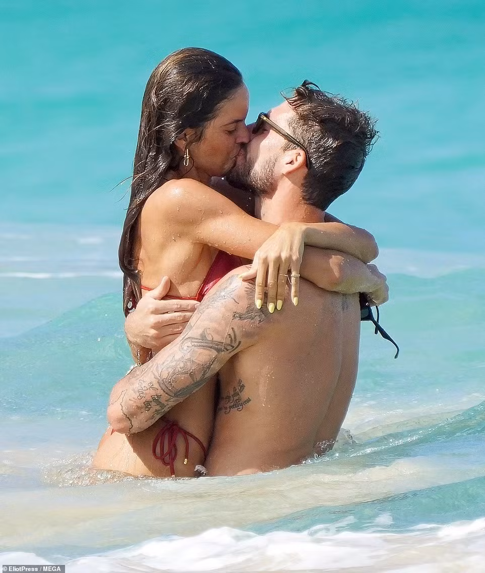 Kevin Trapp và Izabel Goulart hẹn hò từ năm 2015. Đến 2018, họ đính hôn. Tuy nhiên, đến nay, họ chưa có kế hoạch gì cho đám cưới. Ảnh: Mega.