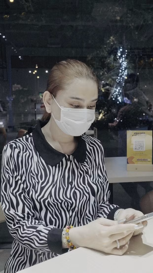 Phan ung cua con trai Lam Khanh Chi khi me muon lay chong khac-Hinh-2