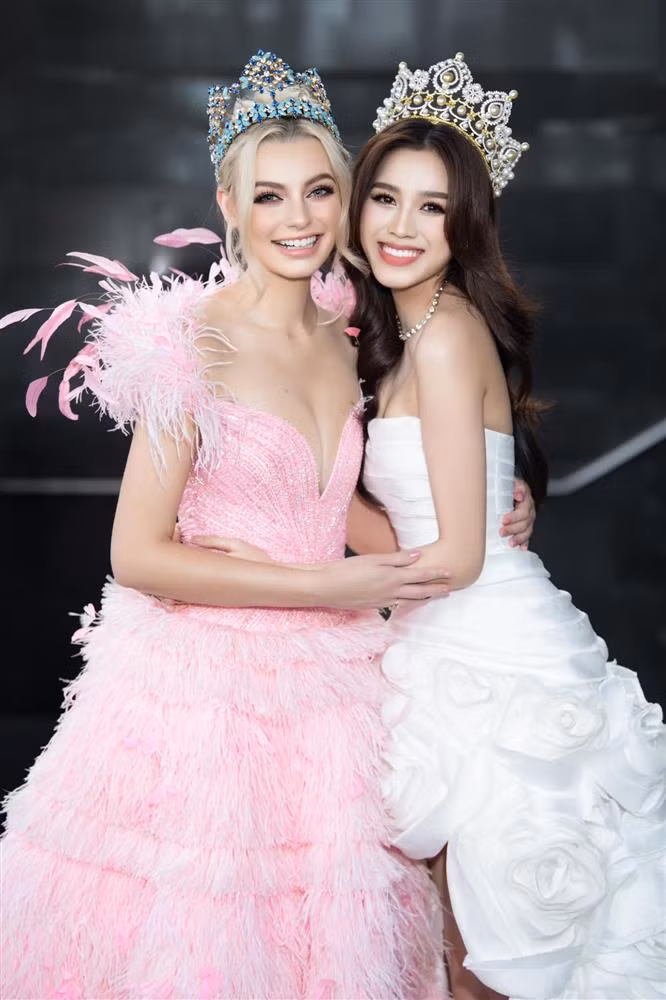 Thuy Tien dung hang Do Thi Ha, ca si co thang hoa hau?-Hinh-14