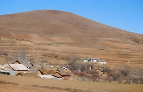 Ngoi lang xuat hien vao ban ngay va bien mat vao ban dem