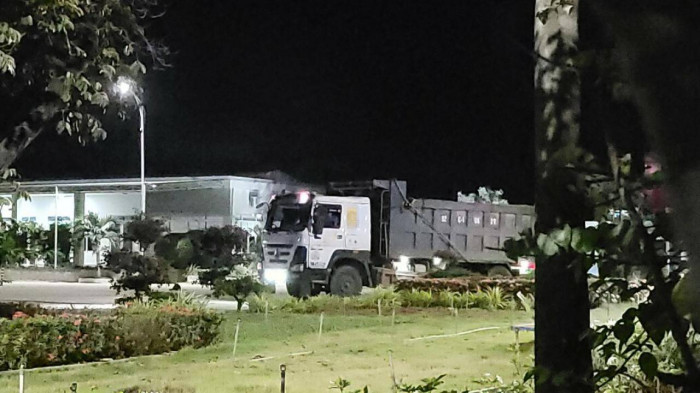 Cát tặc lại lộng hành, khai thác xuyên đêm tại Quảng Ngãi - Hình 5 Cat tac lai long hanh, khai thac xuyen dem tai Quang Ngai-Hinh-5