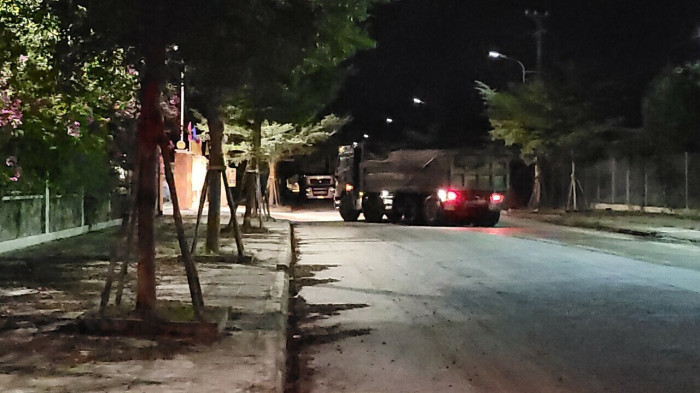 Cát tặc lại lộng hành, khai thác xuyên đêm tại Quảng Ngãi - Hình 4 Cat tac lai long hanh, khai thac xuyen dem tai Quang Ngai-Hinh-4