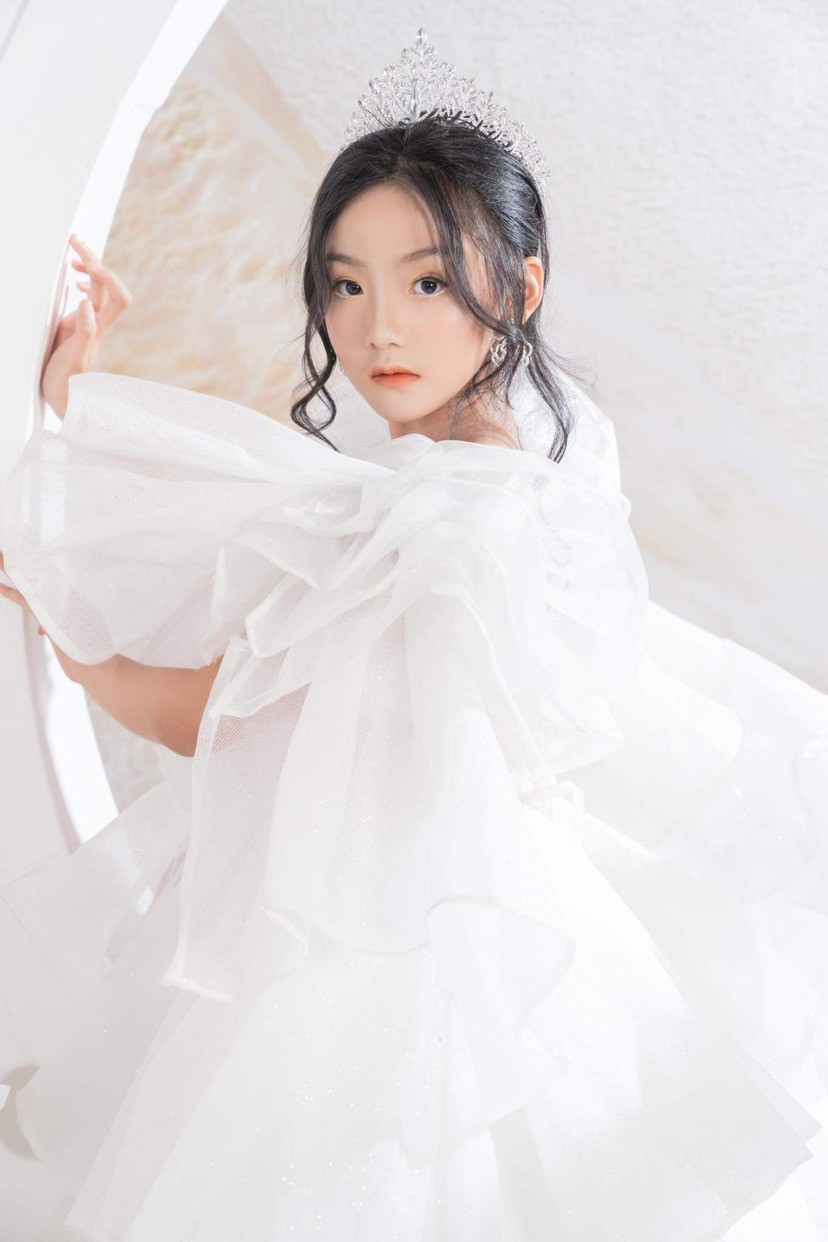 Nhan sac xinh dep nhu hoa hau cua mau nhi 10 tuoi-Hinh-3