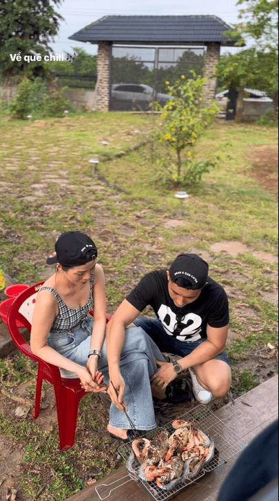 Le Quyen duoc tinh tre om chat giua phong gym-Hinh-4