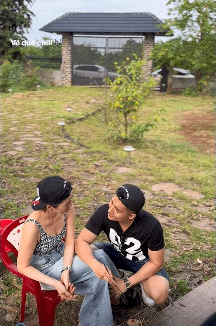 Le Quyen duoc tinh tre om chat giua phong gym-Hinh-5