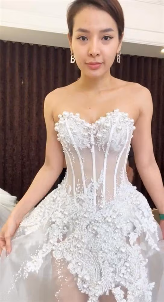 Phuong Trinh Jolie de mat moc, lo bung khi thu vay cuoi lan 2-Hinh-8