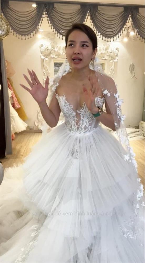 Phuong Trinh Jolie de mat moc, lo bung khi thu vay cuoi lan 2-Hinh-6