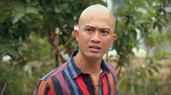 Loạt vai phụ át vía nhân vật chính: Doãn Quốc Đam "gánh còng lưng" - Hình 3 Loat vai phu at via nhan vat chinh: Doan Quoc Dam