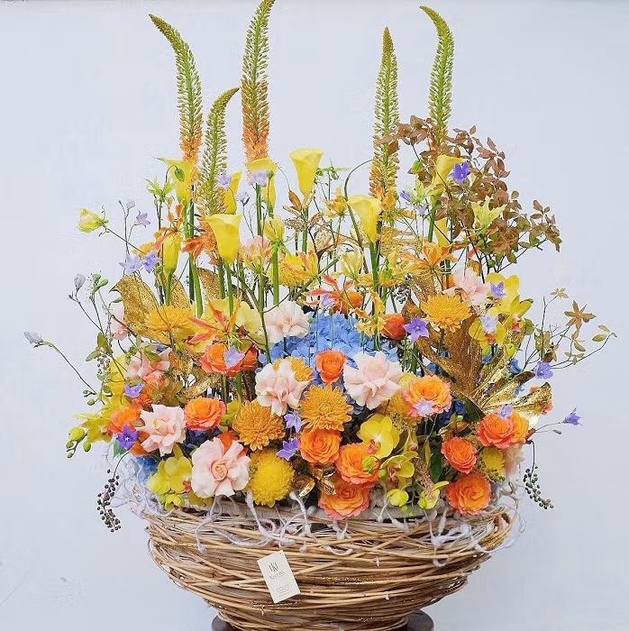 Lẵng hoa có giá 40 triệu đồng. (Ảnh: Khôi Hà).