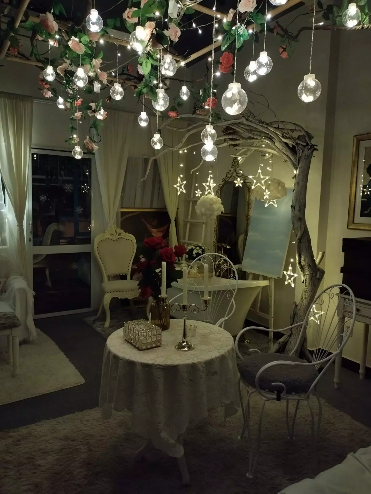 Chàng trai cải tạo phòng theo phong cách làng chài ven biển châu Âu ảnh 13