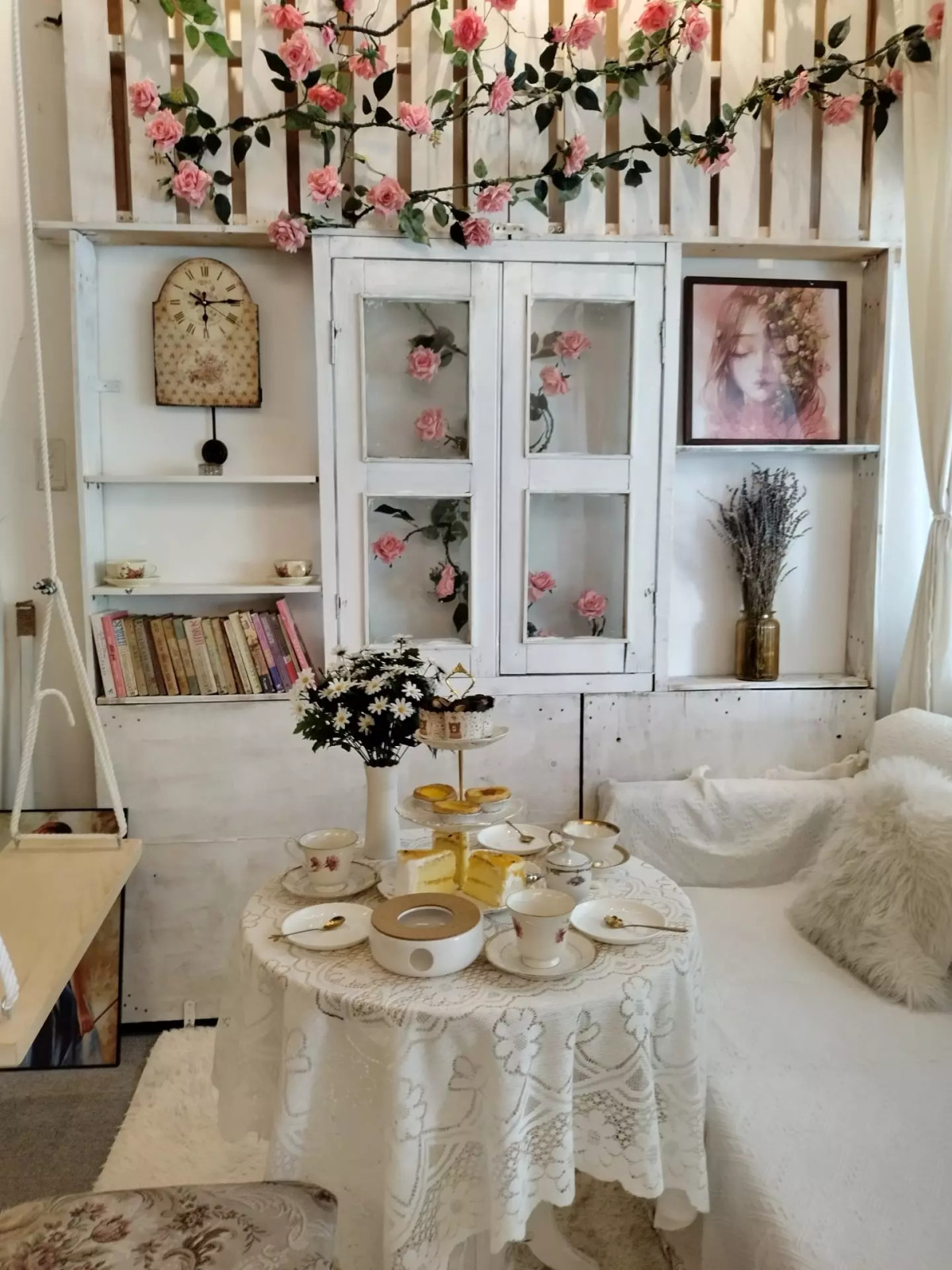 Chàng trai cải tạo phòng theo phong cách làng chài ven biển châu Âu ảnh 4